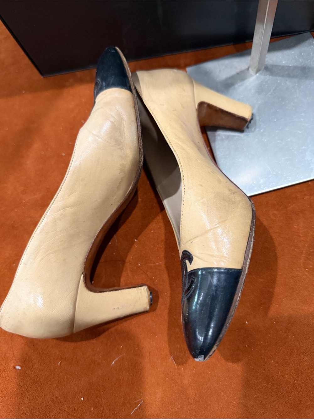 Chanel Vintage iconic signature bi color leather‎ CC heels - Picture 12 of 14